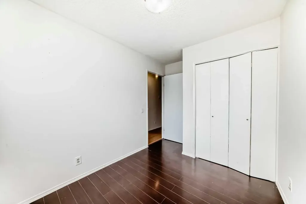 1633 26 Avenue SW Calgary AB T2T 1C7