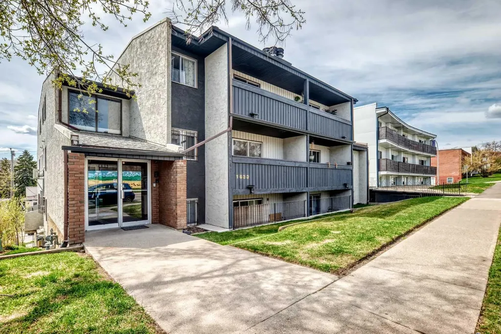 1633 26 Avenue SW Calgary AB T2T 1C7