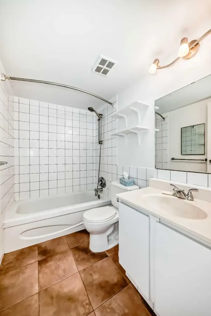 1633 26 Avenue SW Calgary AB T2T 1C7