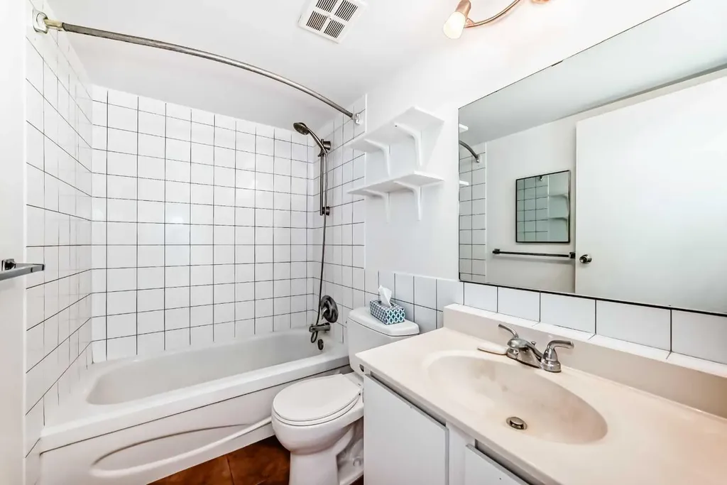 1633 26 Avenue SW Calgary AB T2T 1C7