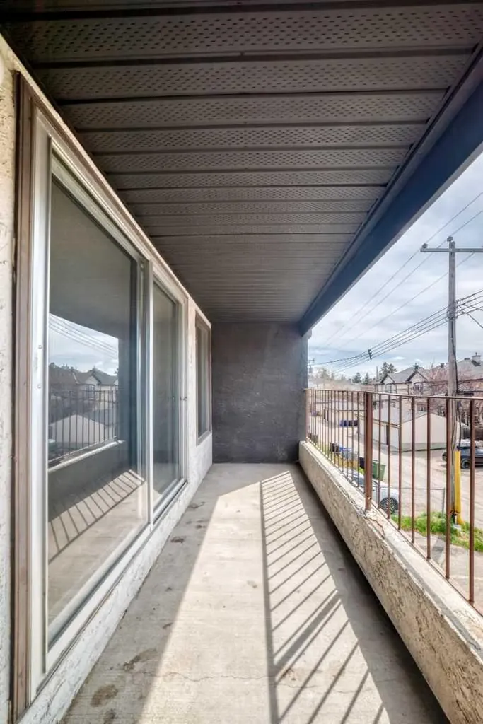 1633 26 Avenue SW Calgary AB T2T 1C7