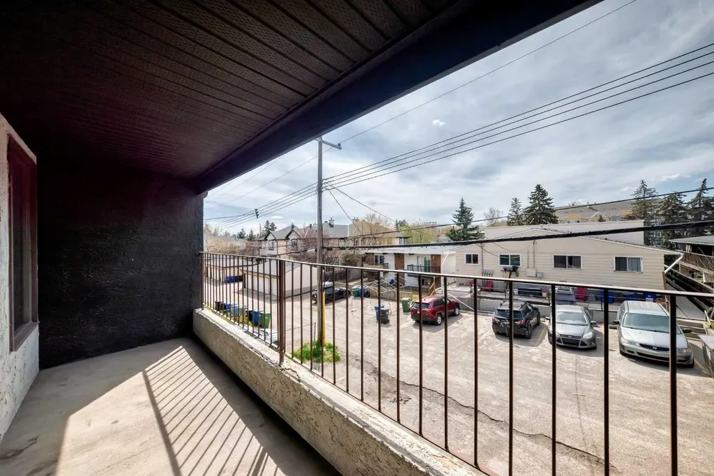 1633 26 Avenue SW Calgary AB T2T 1C7