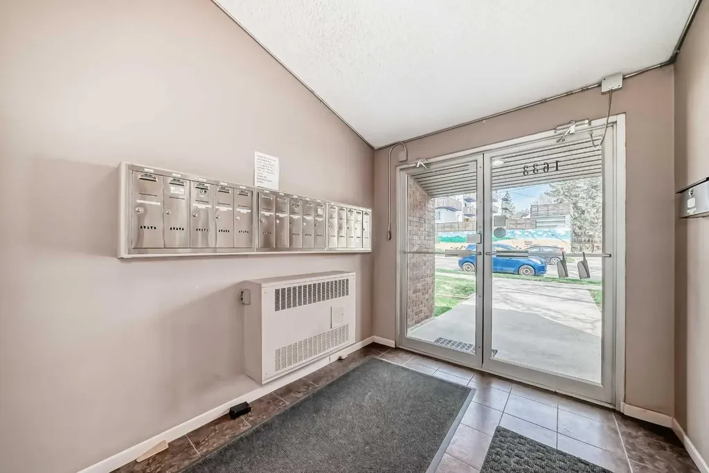 1633 26 Avenue SW Calgary AB T2T 1C7