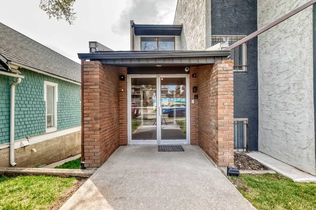 1633 26 Avenue SW Calgary AB T2T 1C7