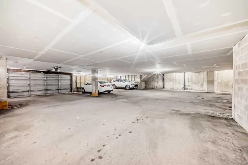 1633 26 Avenue SW Calgary AB T2T 1C7