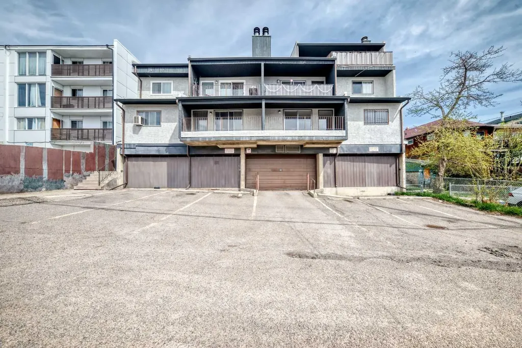 1633 26 Avenue SW Calgary AB T2T 1C7