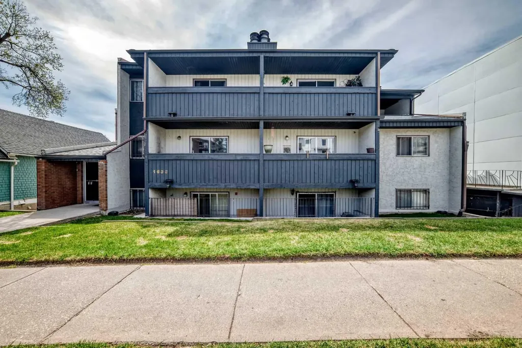 1633 26 Avenue SW Calgary AB T2T 1C7