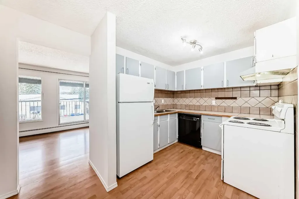 1633 26 Avenue SW Calgary AB T2T 1C7