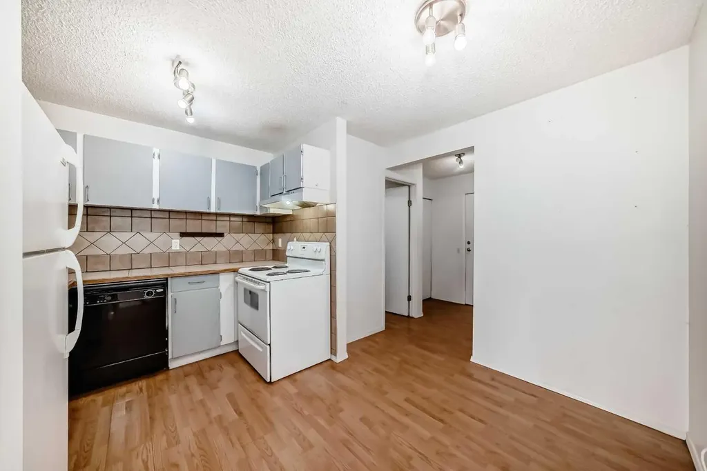 1633 26 Avenue SW Calgary AB T2T 1C7