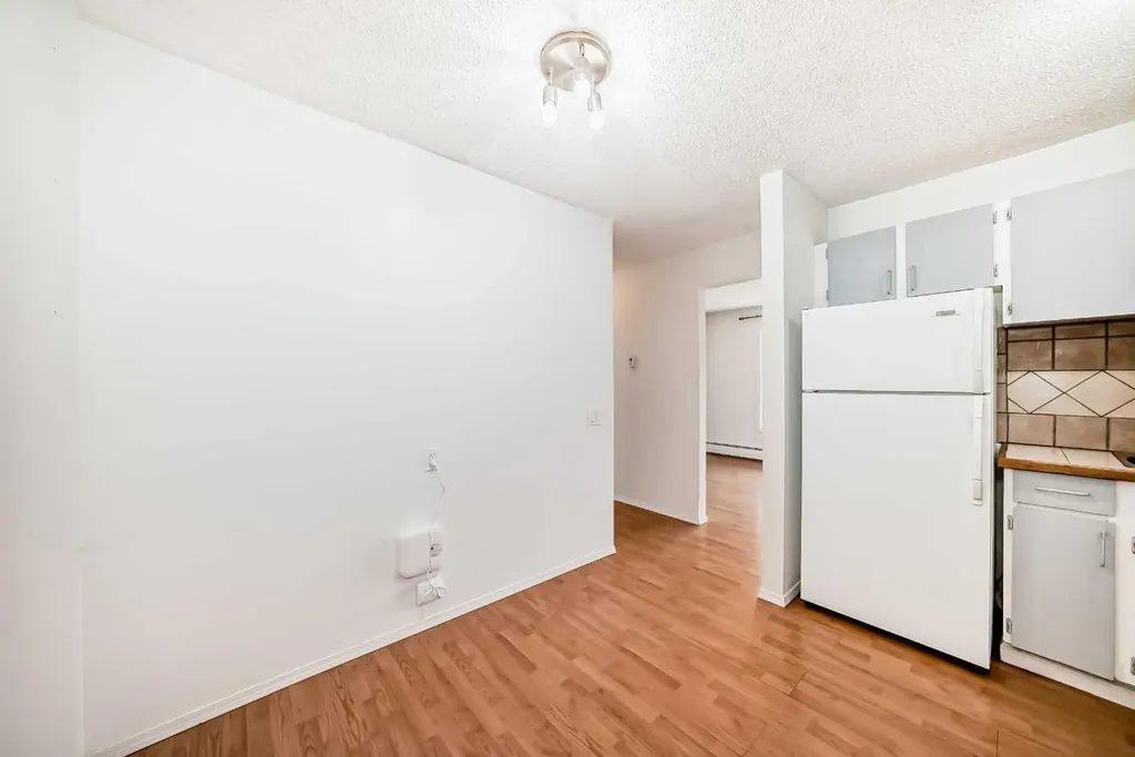1633 26 Avenue SW Calgary AB T2T 1C7