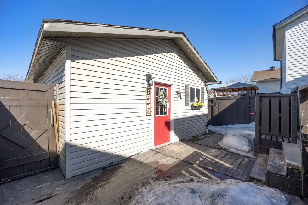 194 Mcdougall Crescent Fort Mcmurray AB T9K2P7