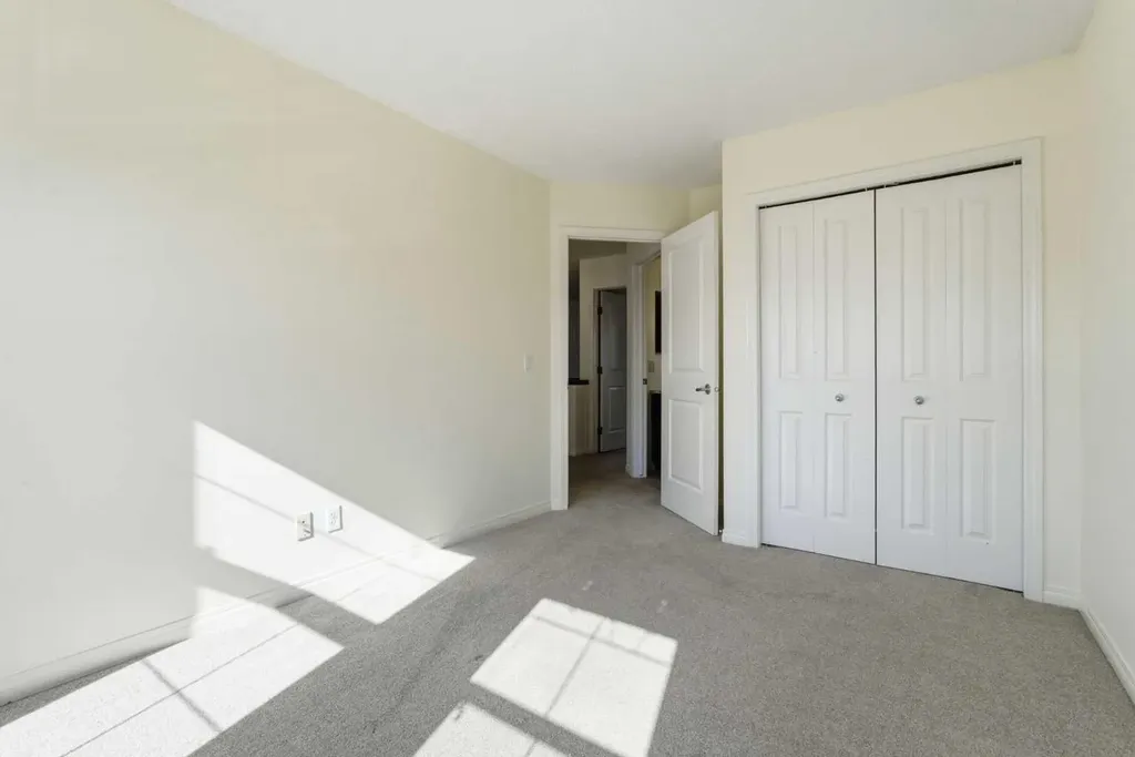 164 West Creek Green Chestermere AB T1X 0B4