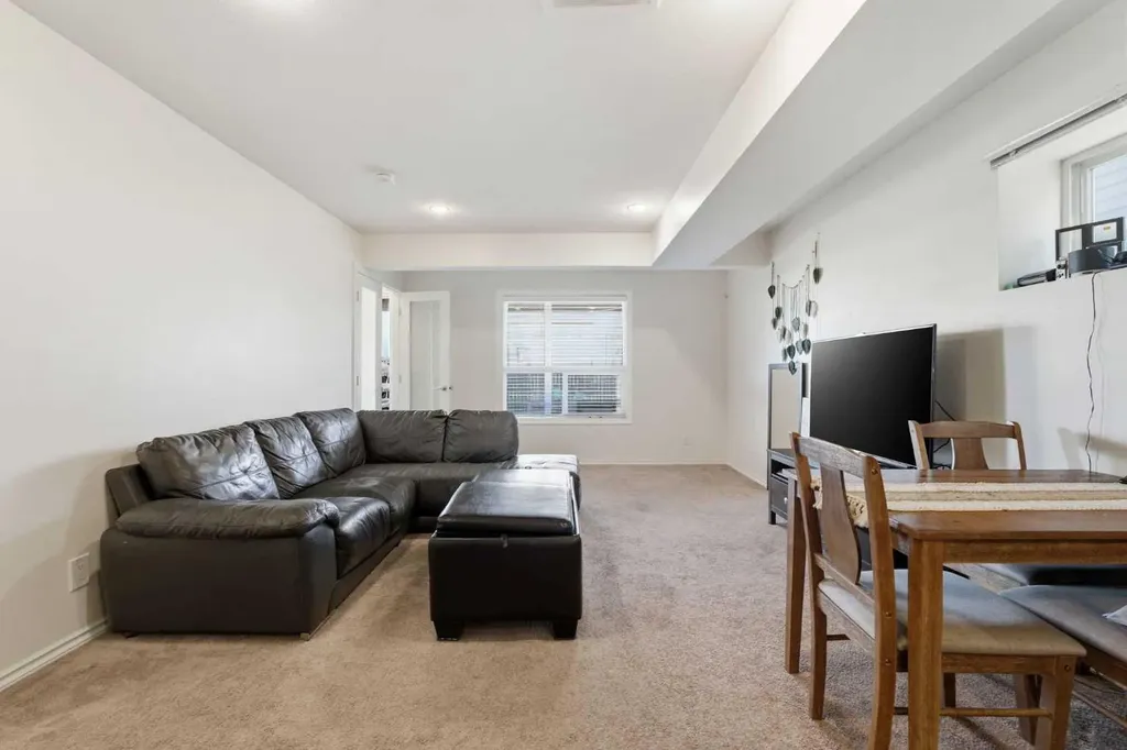 164 West Creek Green Chestermere AB T1X 0B4