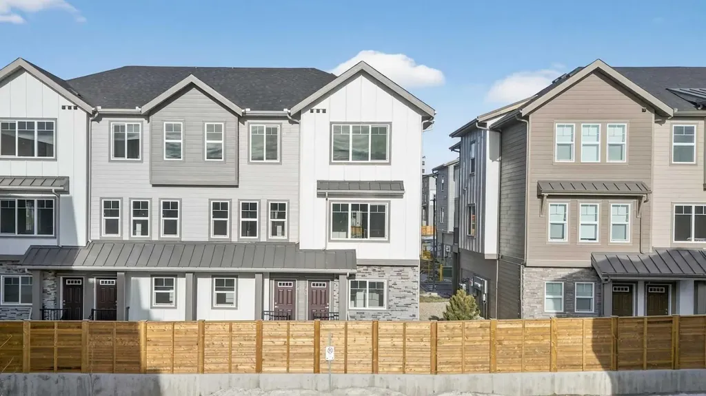 2231 81st Street SW Calgary AB T3H 6M4