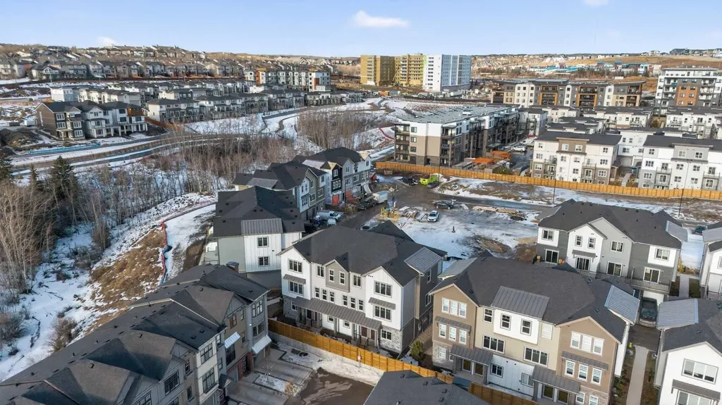 2231 81st Street SW Calgary AB T3H 3V8