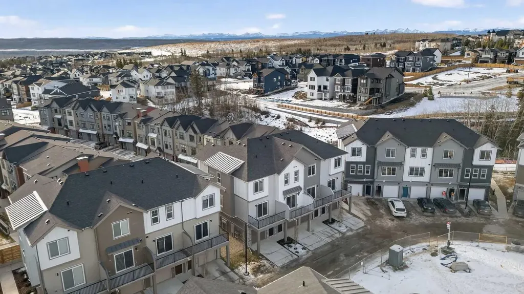 2231 81st Street SW Calgary AB T3H 6M4