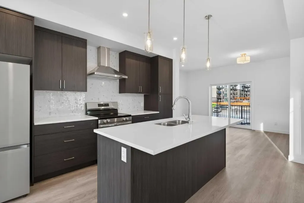 2231 81st Street SW Calgary AB T3H 3V8