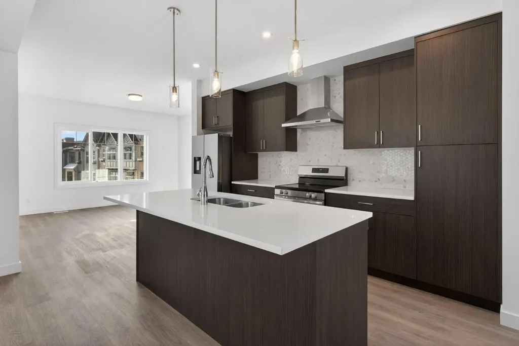 2231 81st Street SW Calgary AB T3H 6M4