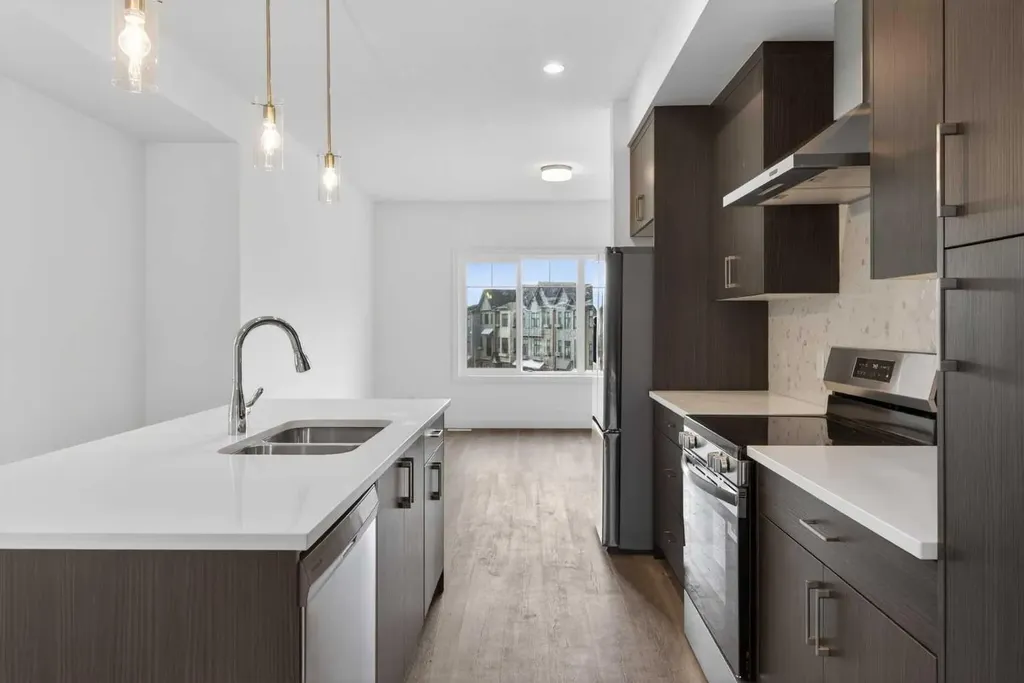 2231 81st Street SW Calgary AB T3H 6M4