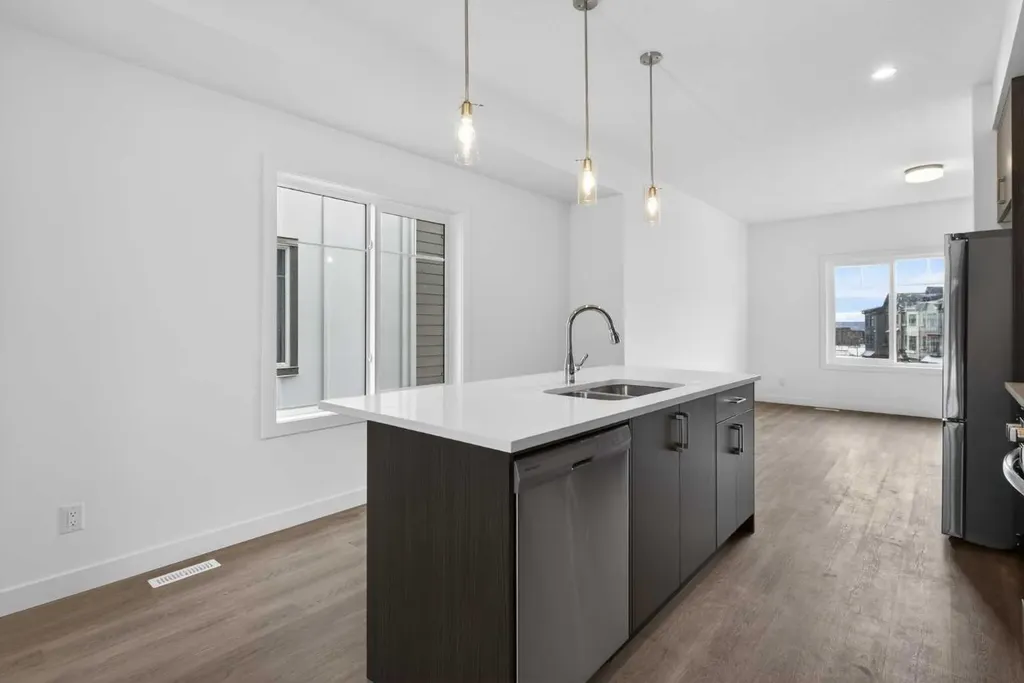 2231 81st Street SW Calgary AB T3H 6M4
