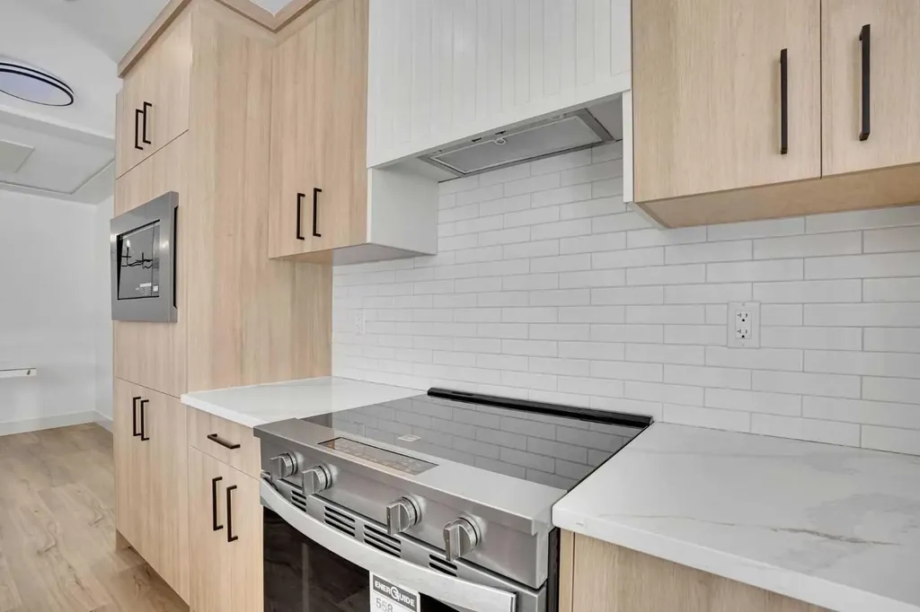 908 Stonehaven Road SW Calgary AB T2W 0P6