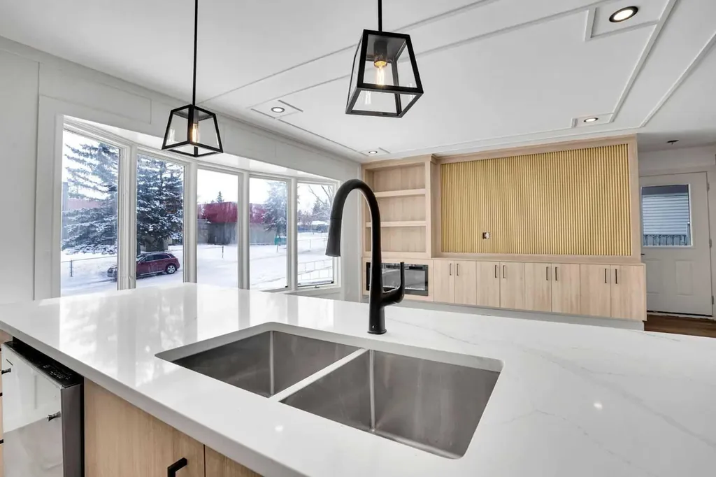 908 Stonehaven Road SW Calgary AB T2W 0P6