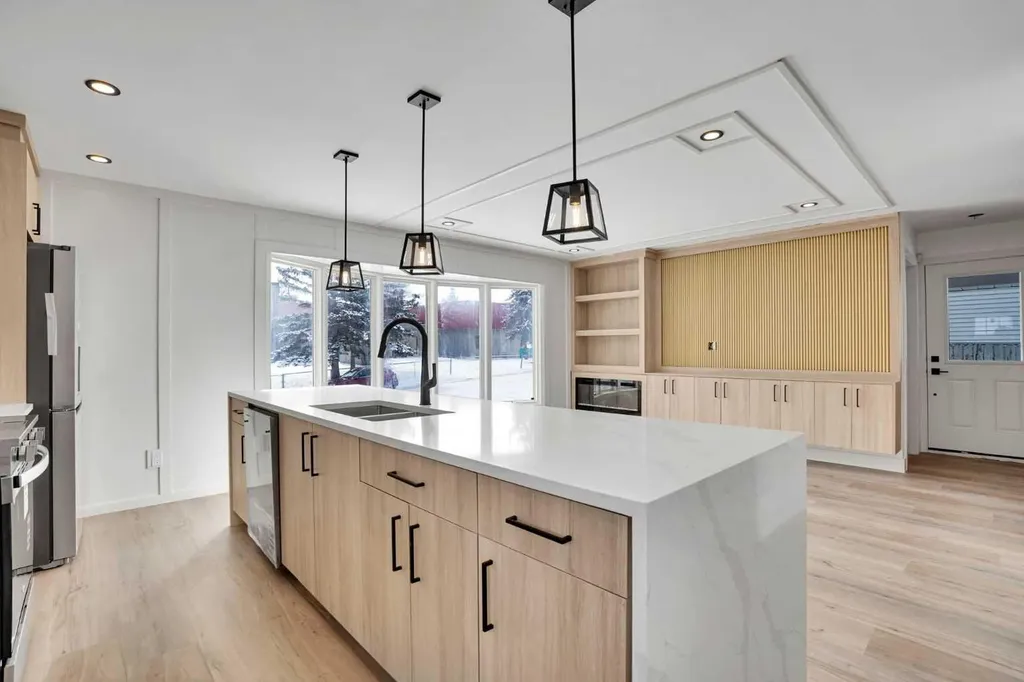 908 Stonehaven Road SW Calgary AB T2W 0P6