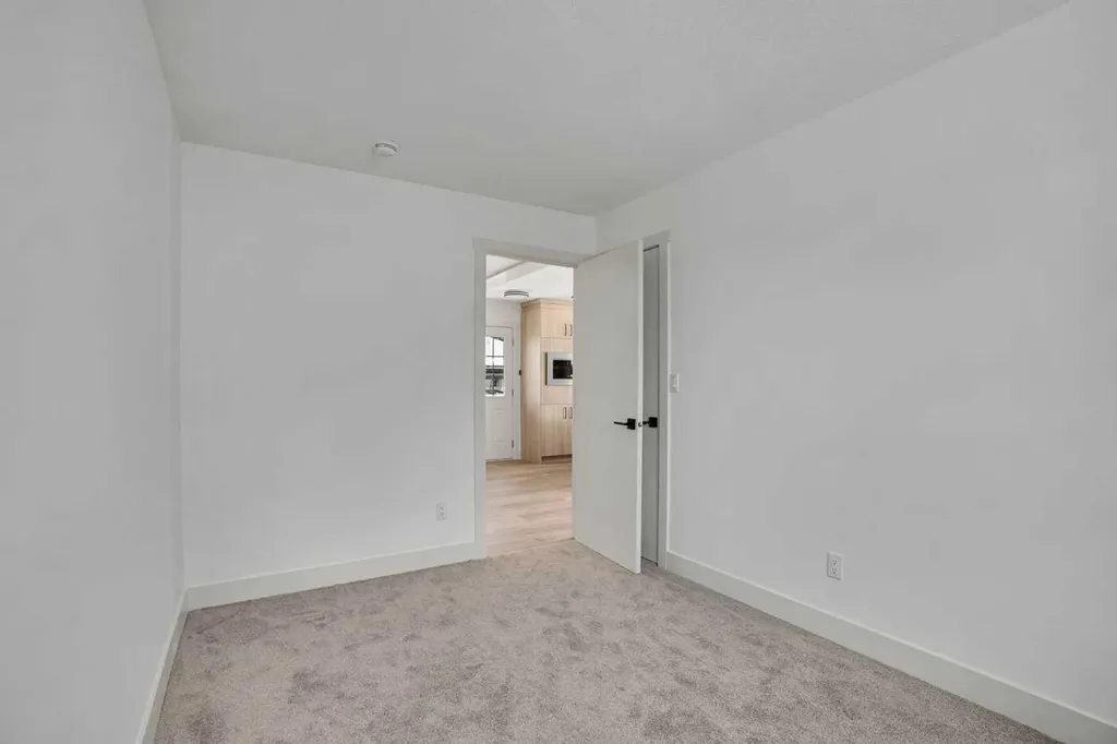 908 Stonehaven Road SW Calgary AB T2W 0P6