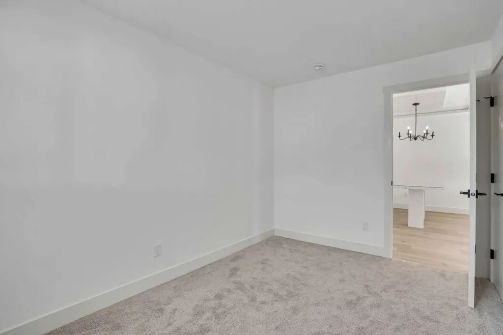 908 Stonehaven Road SW Calgary AB T2W 0P6
