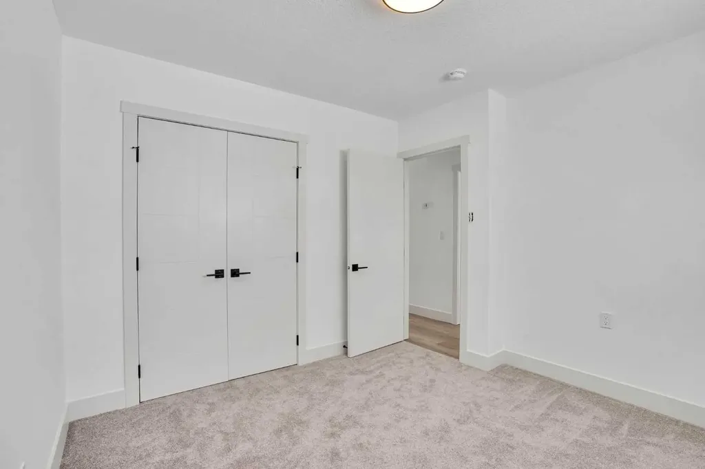 908 Stonehaven Road SW Calgary AB T2W 0P6
