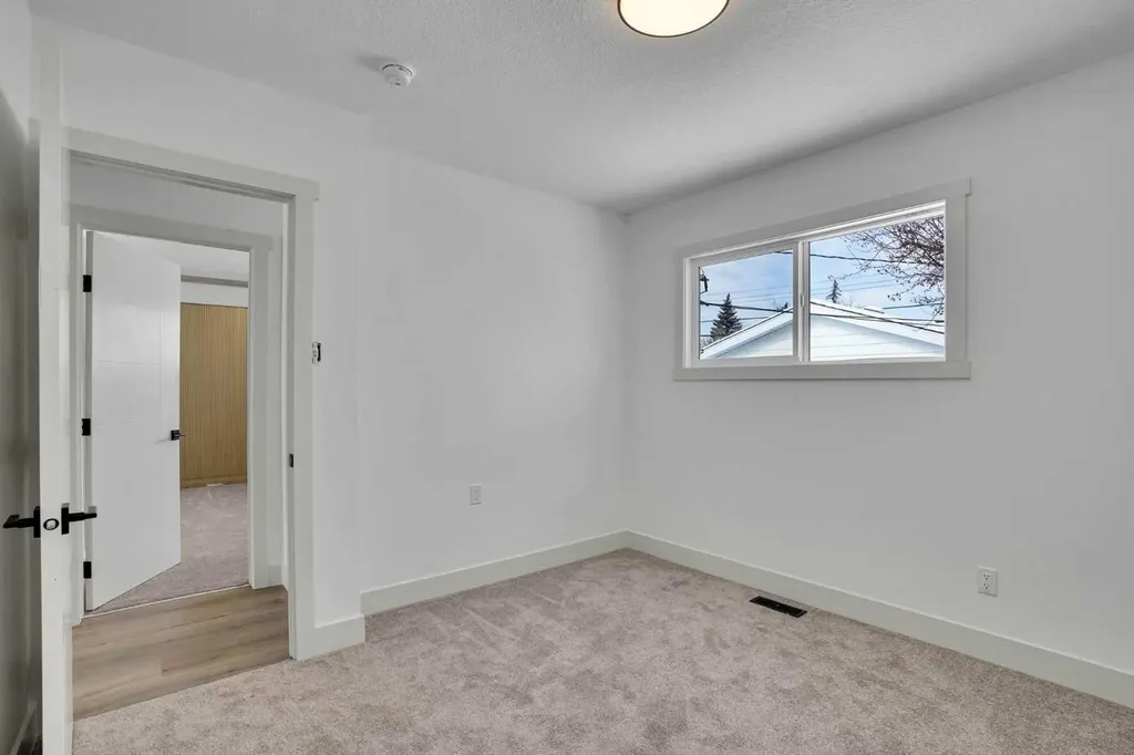 908 Stonehaven Road SW Calgary AB T2W 0P6