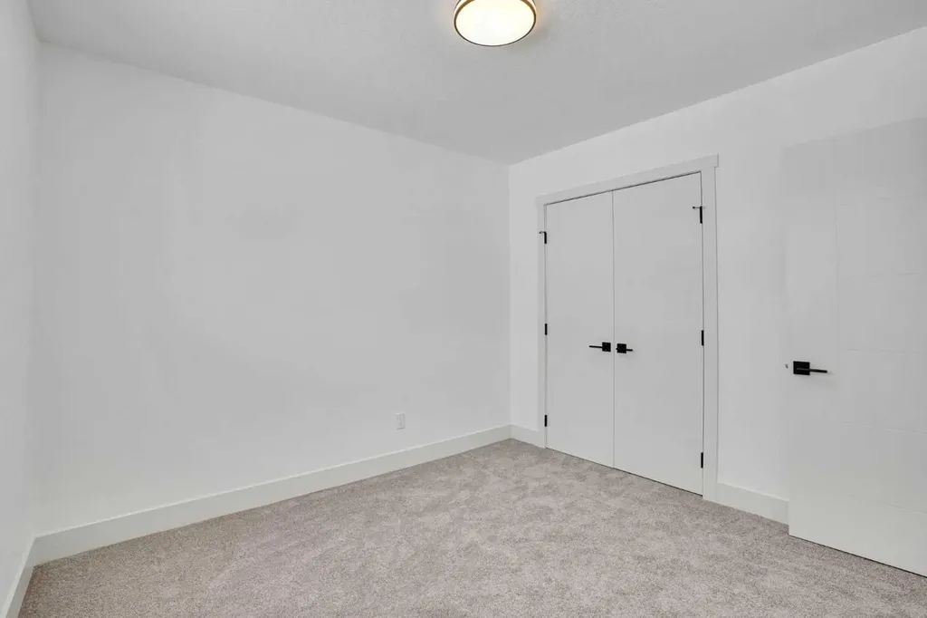 908 Stonehaven Road SW Calgary AB T2W 0P6