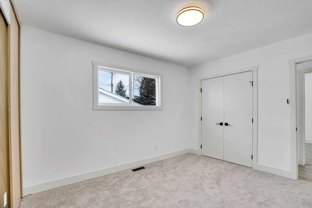 908 Stonehaven Road SW Calgary AB T2W 0P6