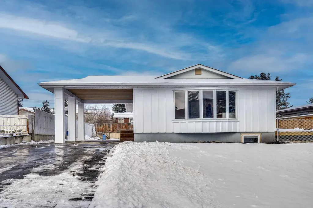 908 Stonehaven Road SW Calgary AB T2W 0P6