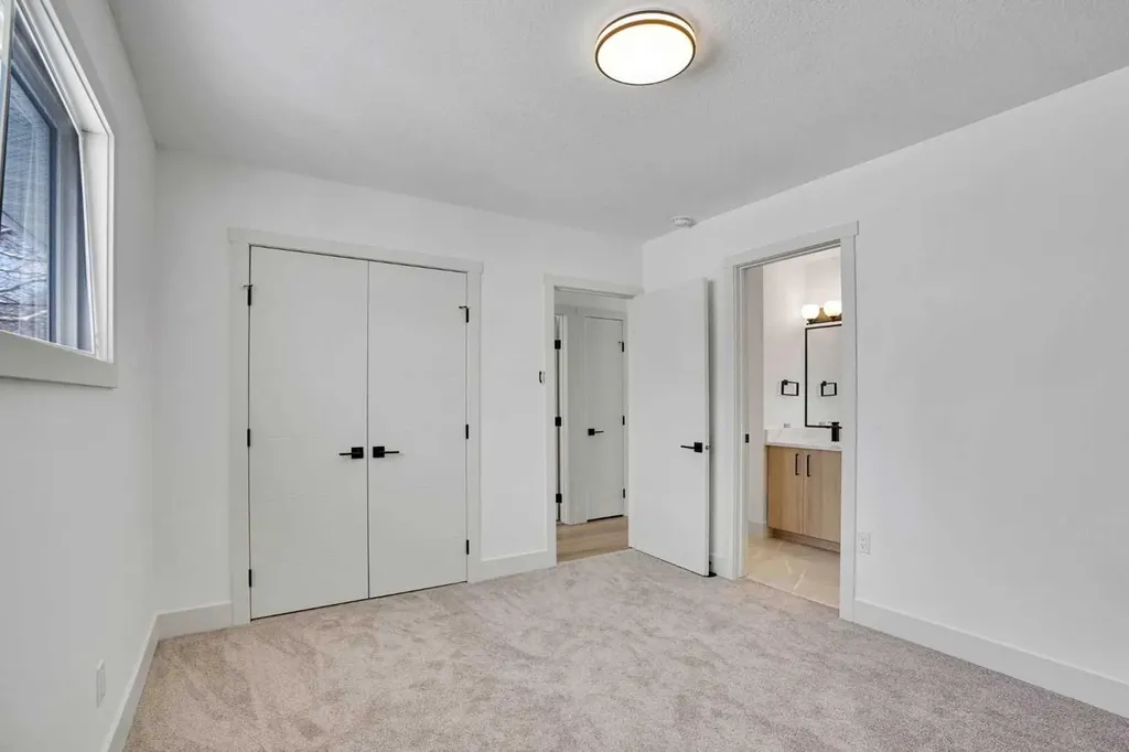 908 Stonehaven Road SW Calgary AB T2W 0P6