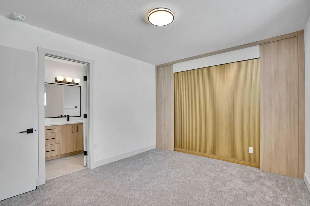 908 Stonehaven Road SW Calgary AB T2W 0P6
