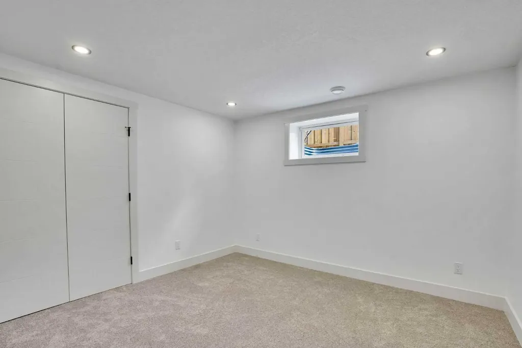 908 Stonehaven Road SW Calgary AB T2W 0P6