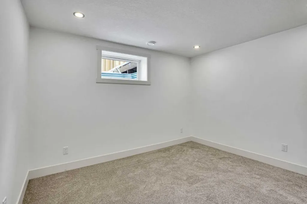 908 Stonehaven Road SW Calgary AB T2W 0P6