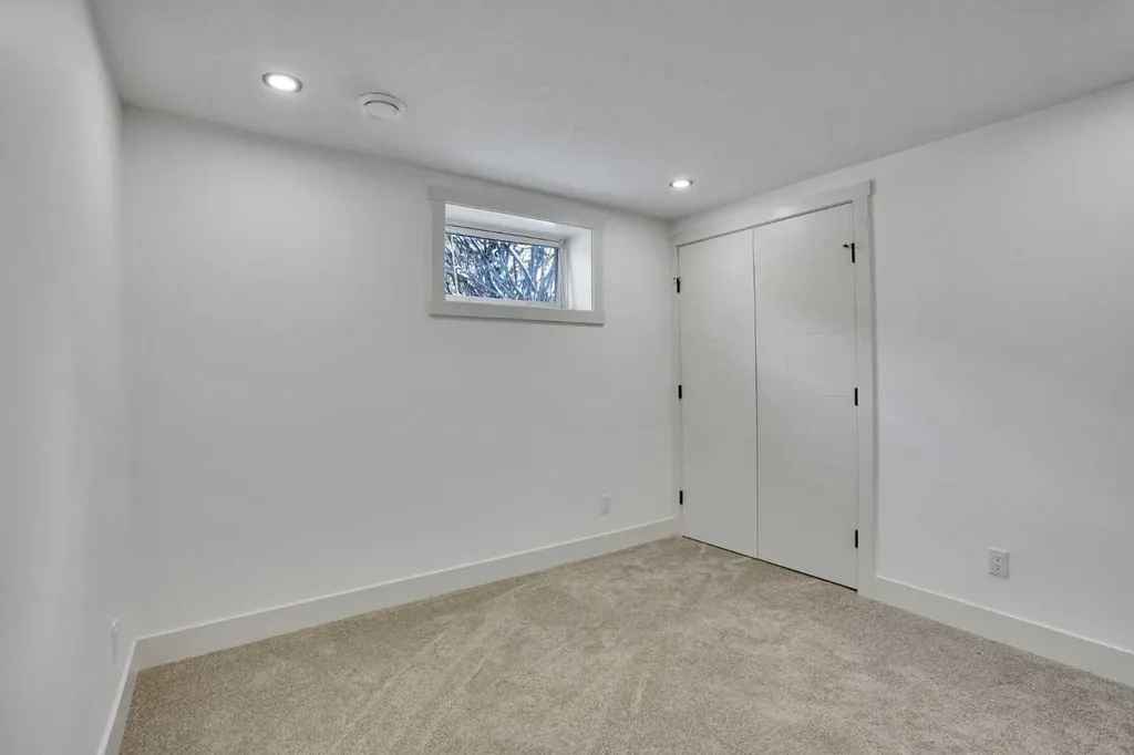 908 Stonehaven Road SW Calgary AB T2W 0P6