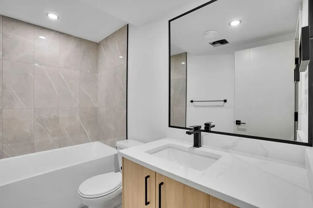 908 Stonehaven Road SW Calgary AB T2W 0P6