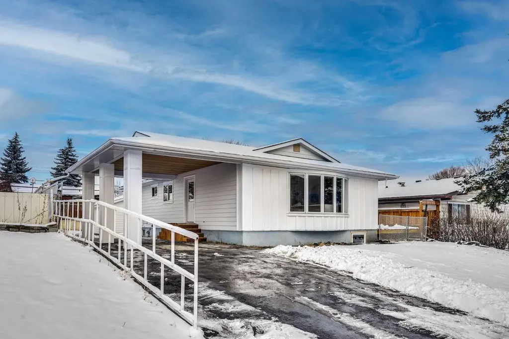 908 Stonehaven Road SW Calgary AB T2W 0P6