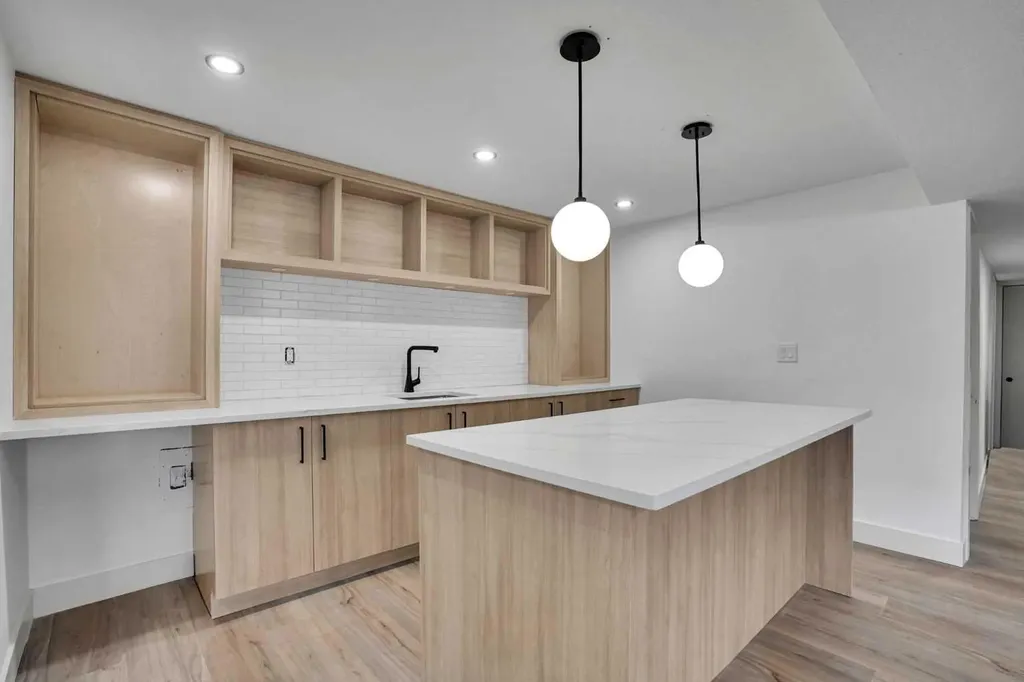 908 Stonehaven Road SW Calgary AB T2W 0P6