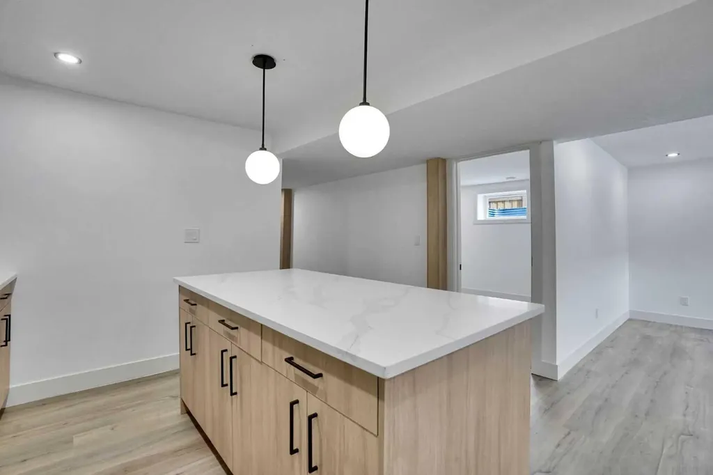 908 Stonehaven Road SW Calgary AB T2W 0P6