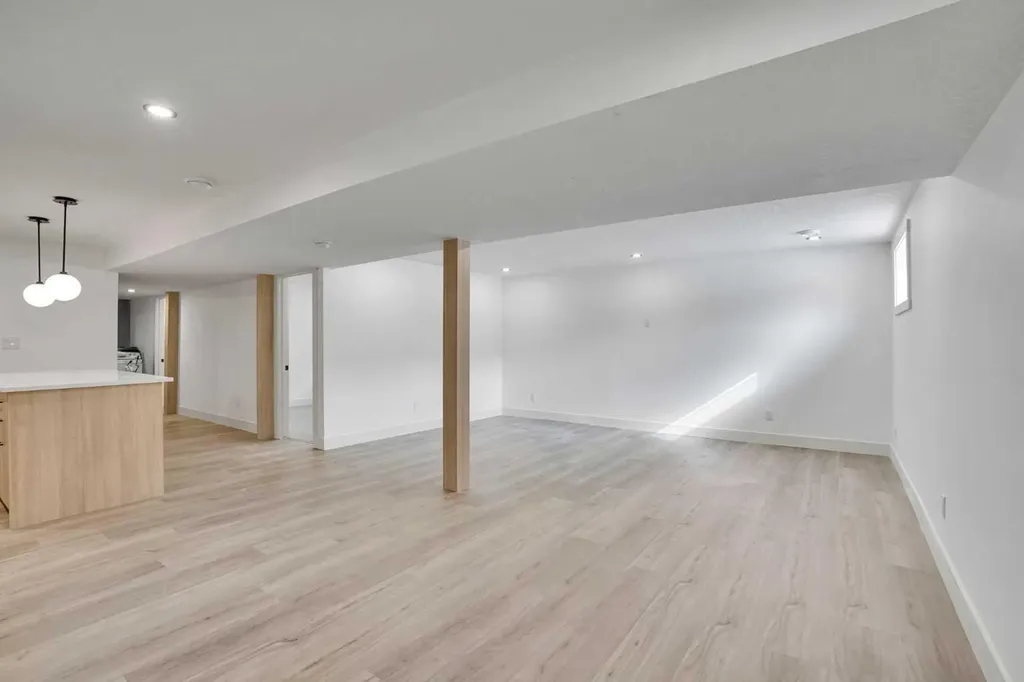 908 Stonehaven Road SW Calgary AB T2W 0P6