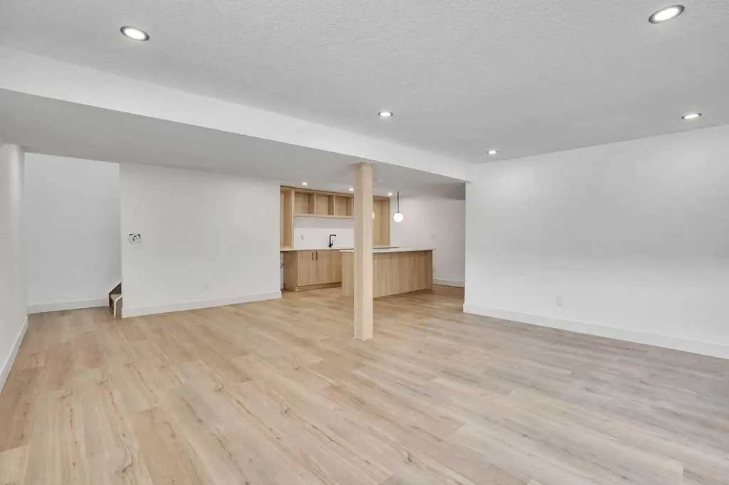 908 Stonehaven Road SW Calgary AB T2W 0P6