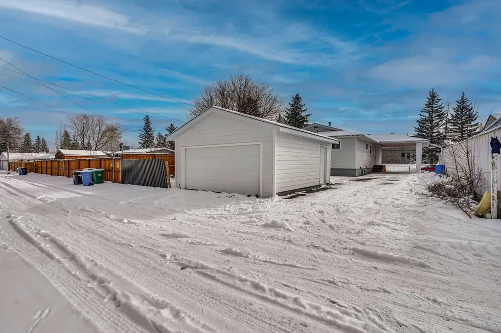 908 Stonehaven Road SW Calgary AB T2W 0P6