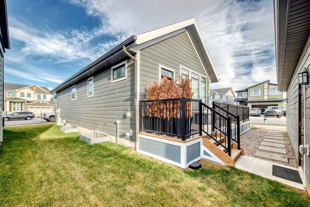568 Grayling Bend Rural Rocky View County AB T3Z 0H6