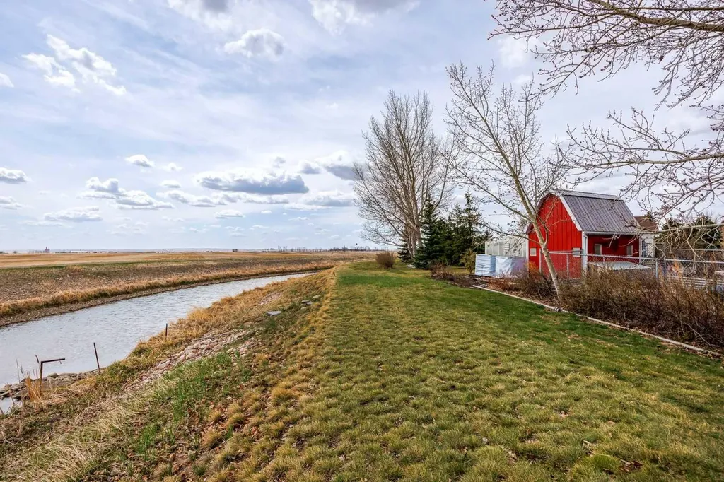 262039 Township Road 224 Rural Wheatland County AB T0J 0M0