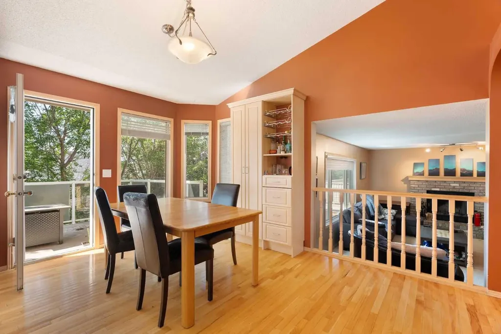 113 Sierra Vista Terrace SW Calgary AB T3H 3C4