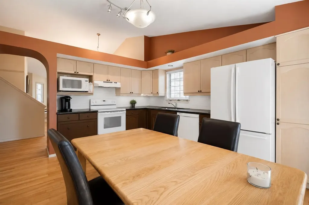 113 Sierra Vista Terrace SW Calgary AB T3H 3C4